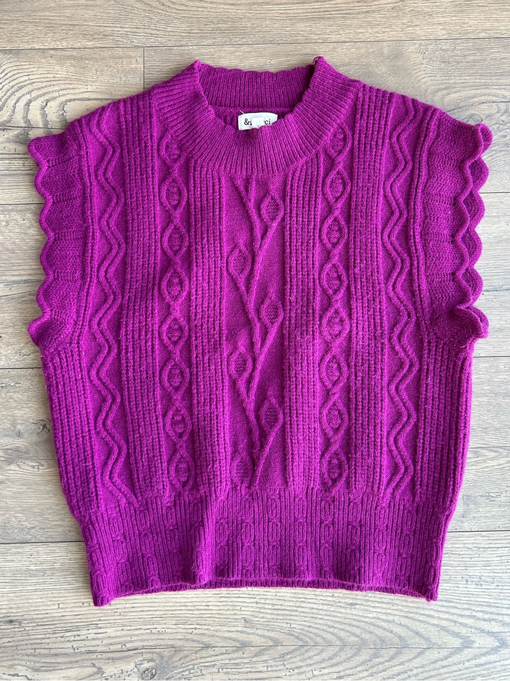 &merci Cable-Knit Sleeveless Sweater Vest in Fuchsia